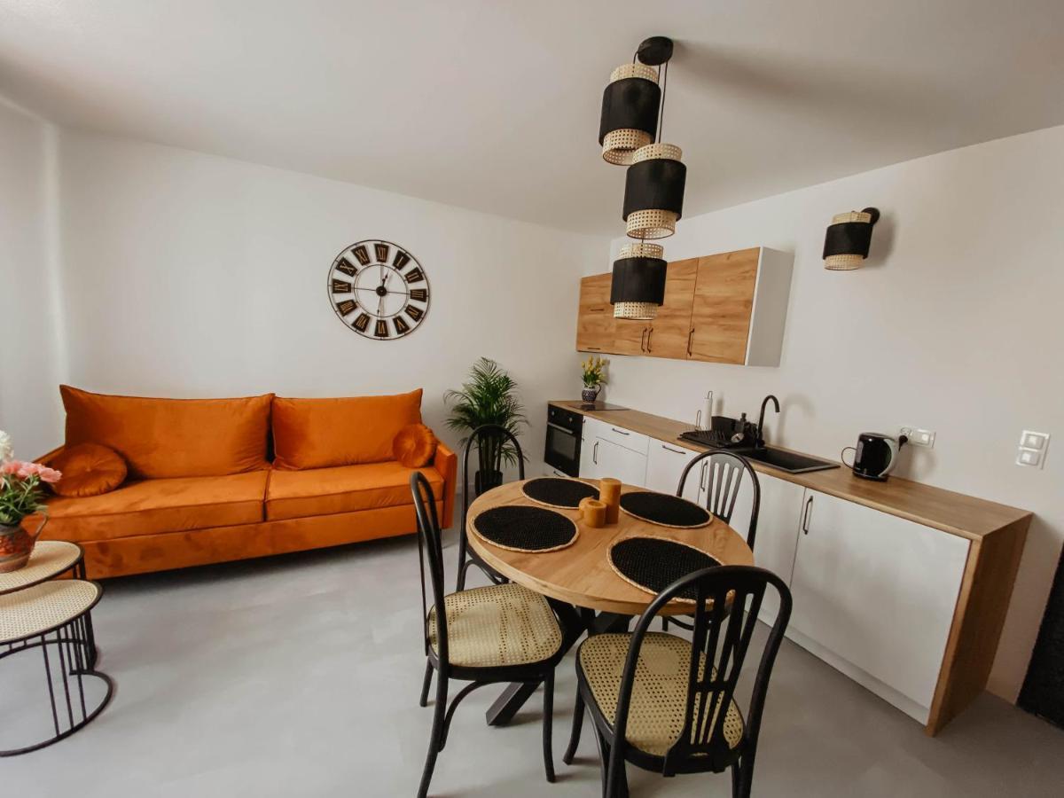 Cztery Pory Roku Appartement Wiele Buitenkant foto