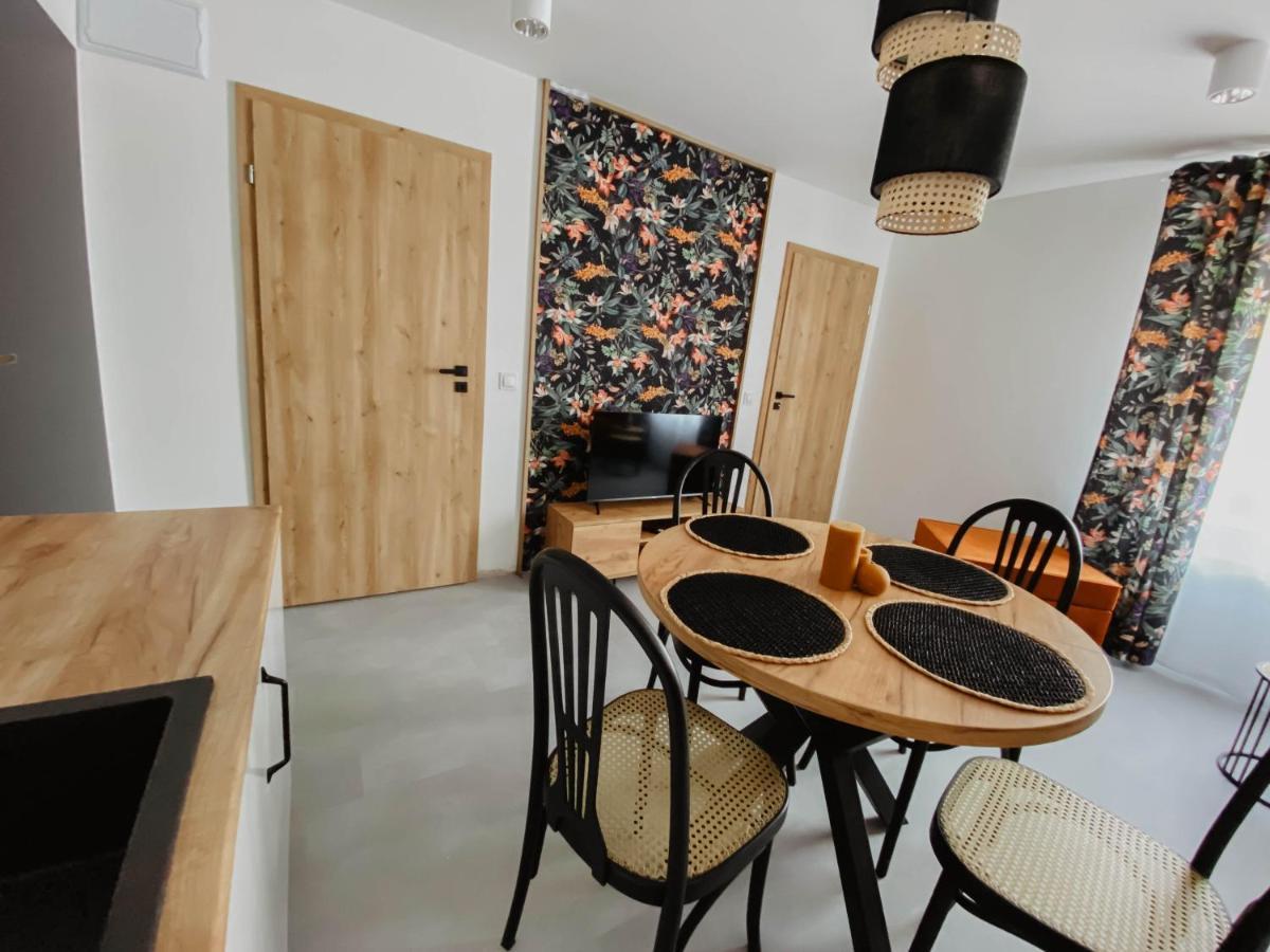 Cztery Pory Roku Appartement Wiele Buitenkant foto