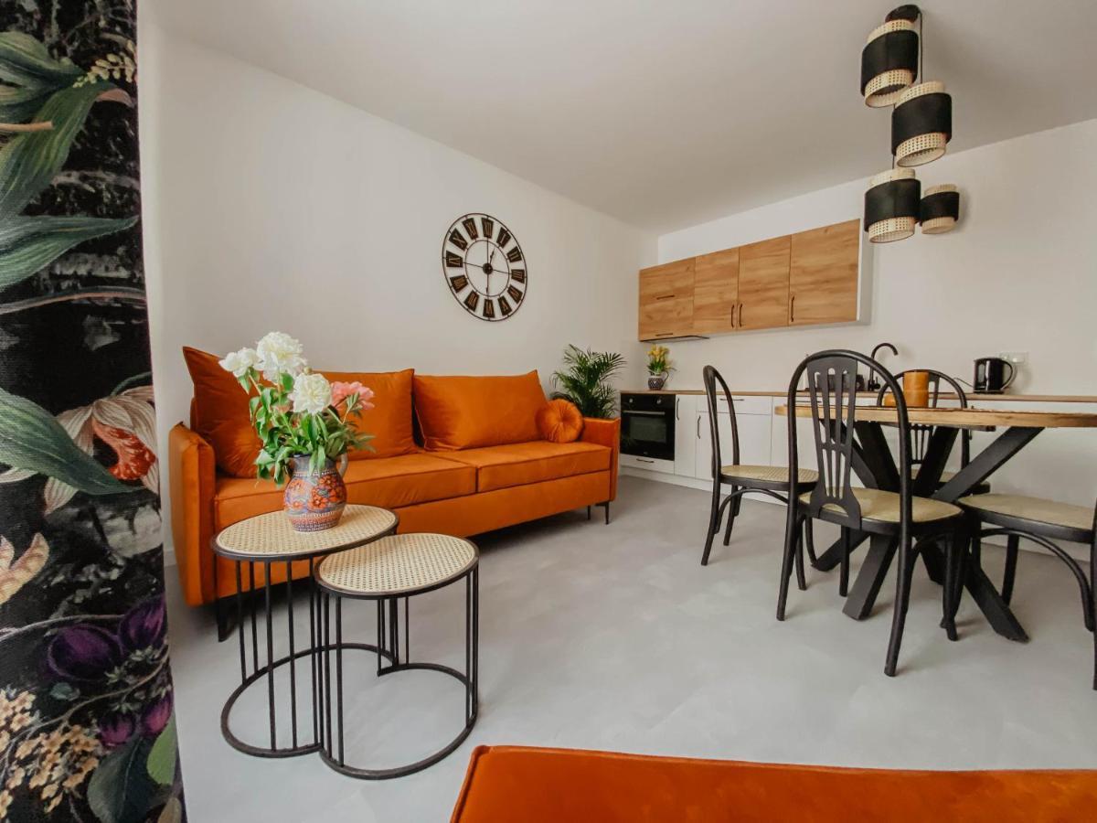 Cztery Pory Roku Appartement Wiele Buitenkant foto