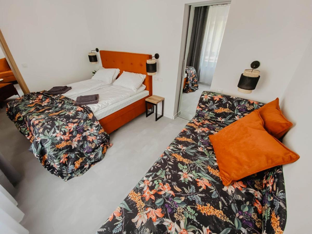 Cztery Pory Roku Appartement Wiele Buitenkant foto