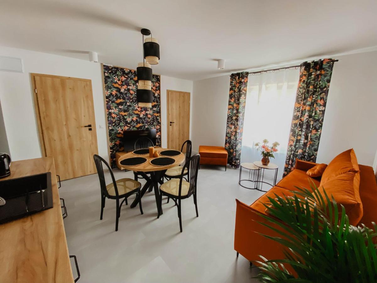 Cztery Pory Roku Appartement Wiele Buitenkant foto
