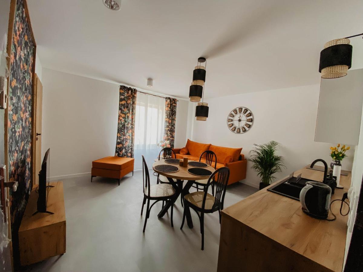 Cztery Pory Roku Appartement Wiele Buitenkant foto