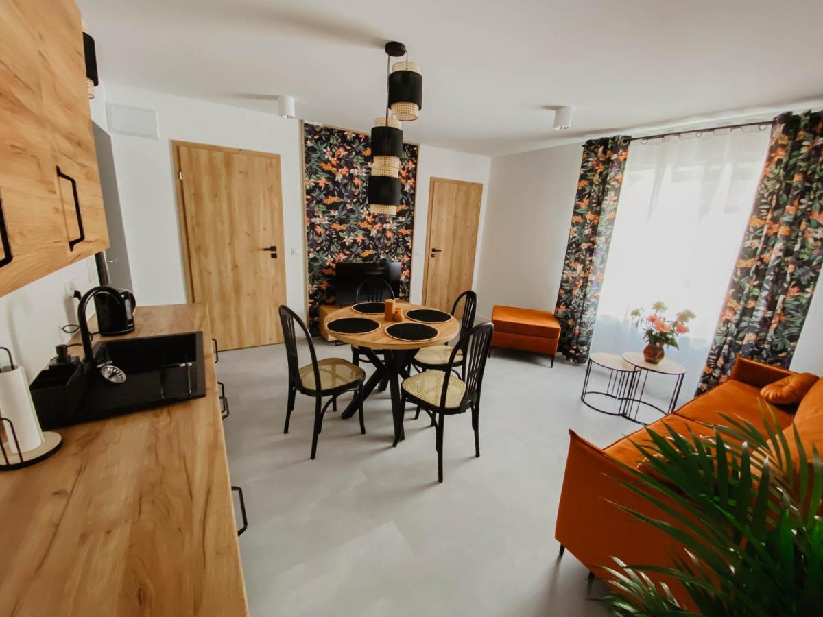Cztery Pory Roku Appartement Wiele Buitenkant foto