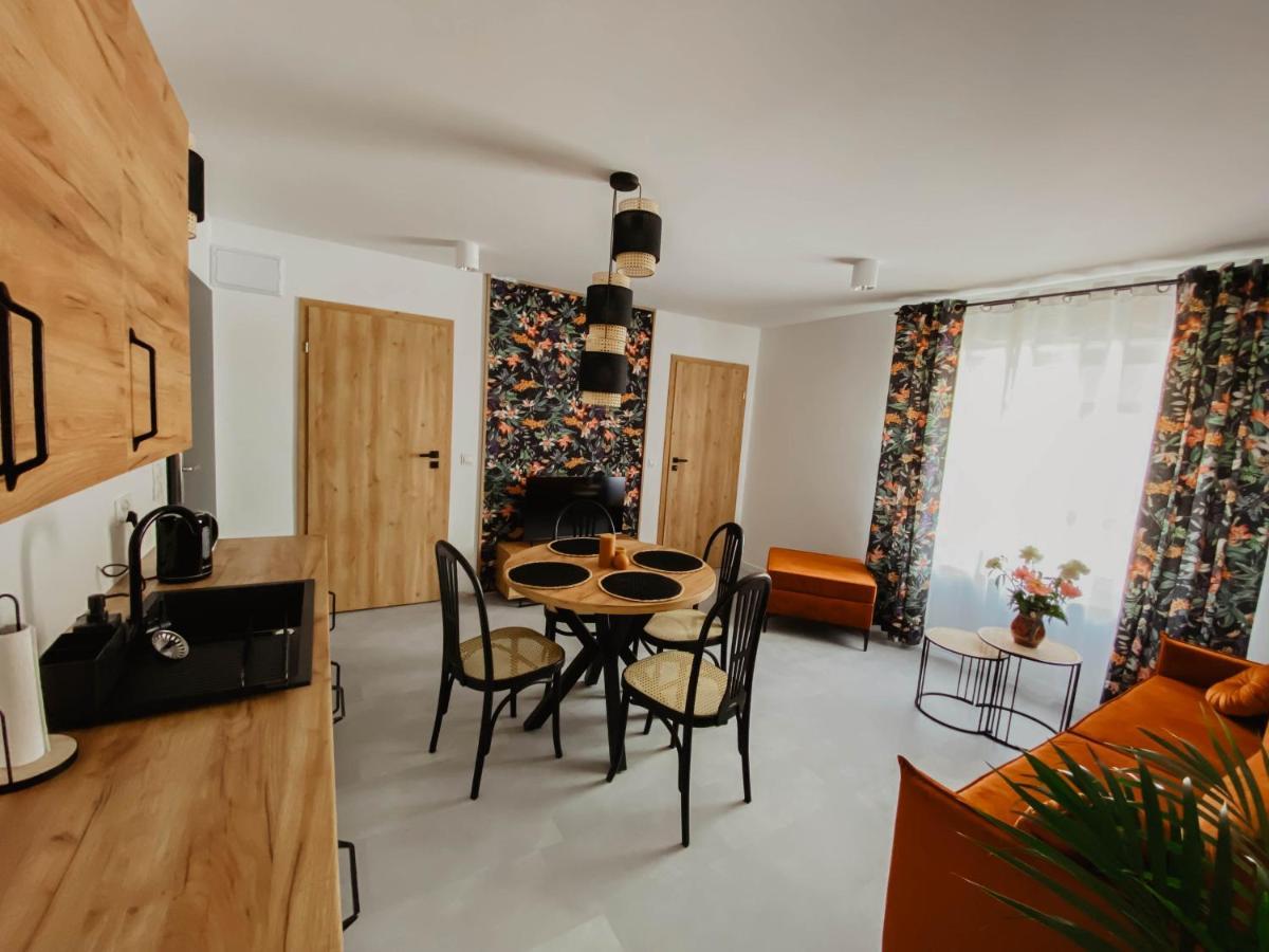 Cztery Pory Roku Appartement Wiele Buitenkant foto