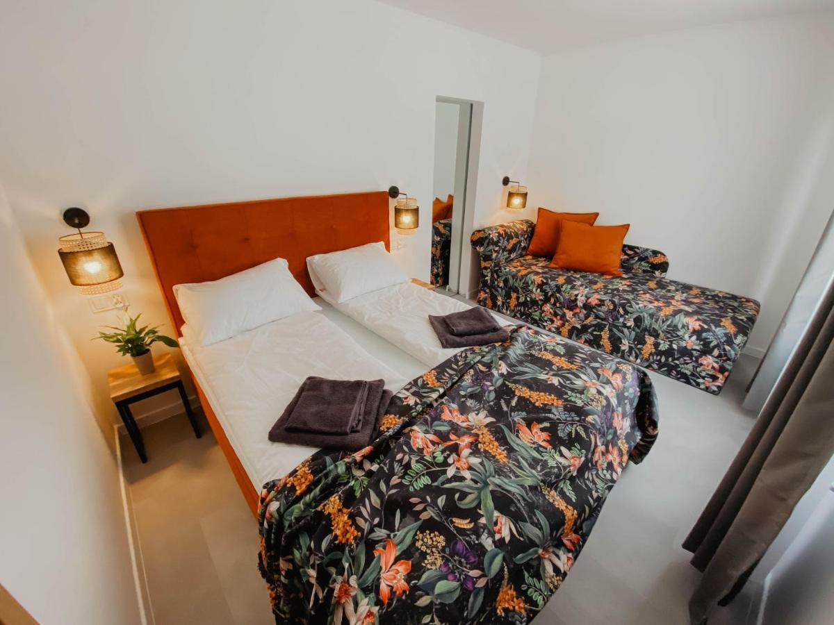 Cztery Pory Roku Appartement Wiele Buitenkant foto