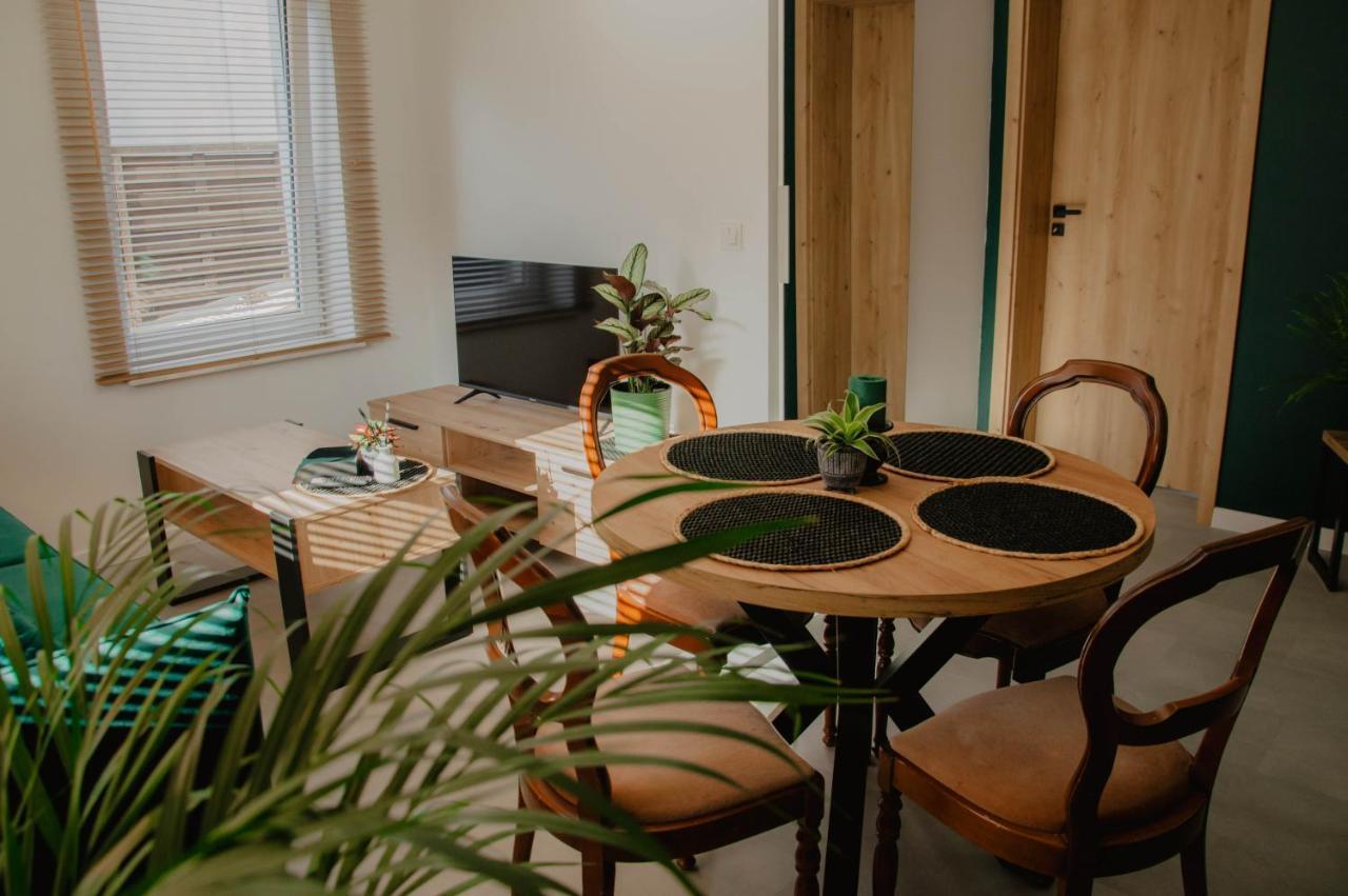 Cztery Pory Roku Appartement Wiele Buitenkant foto