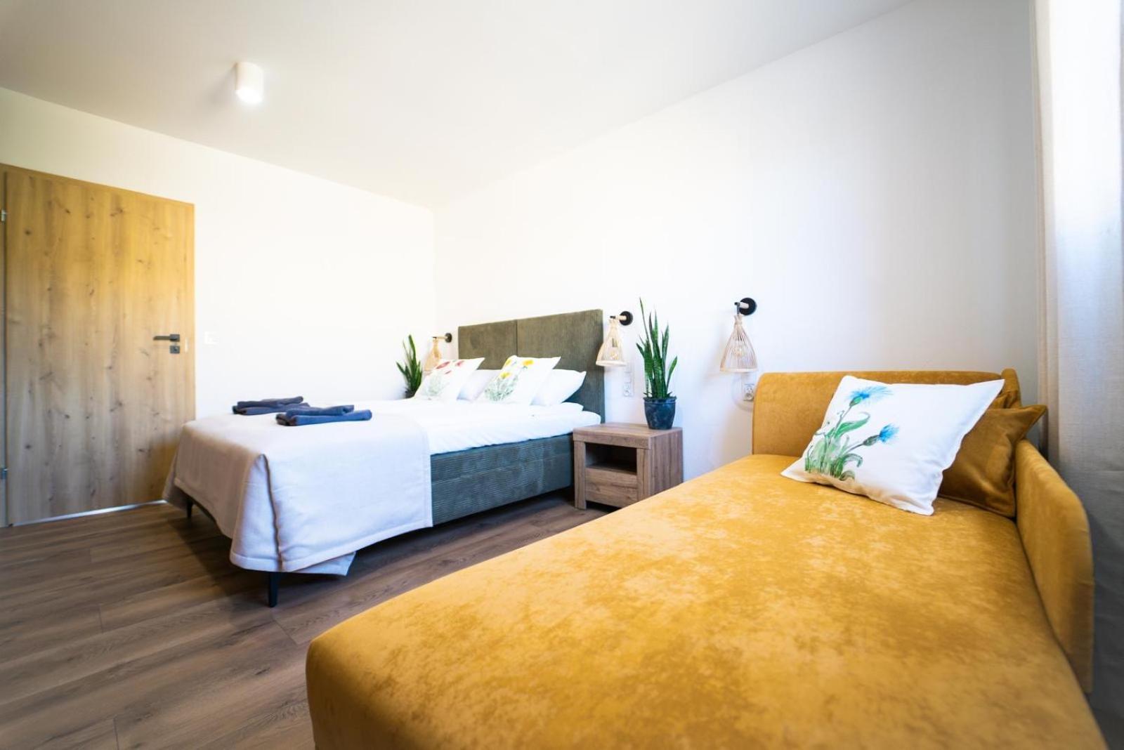Cztery Pory Roku Appartement Wiele Buitenkant foto
