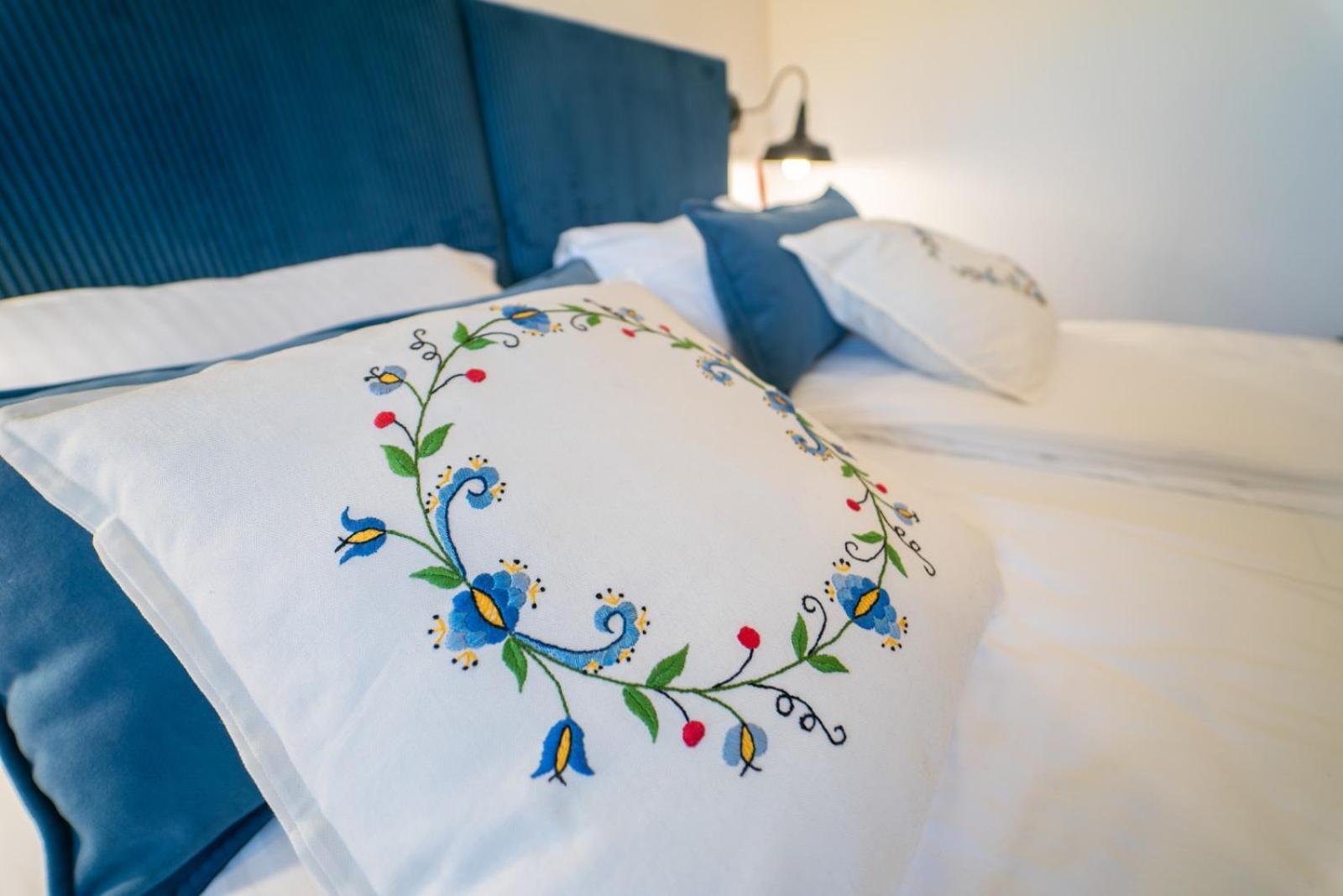 Cztery Pory Roku Appartement Wiele Buitenkant foto