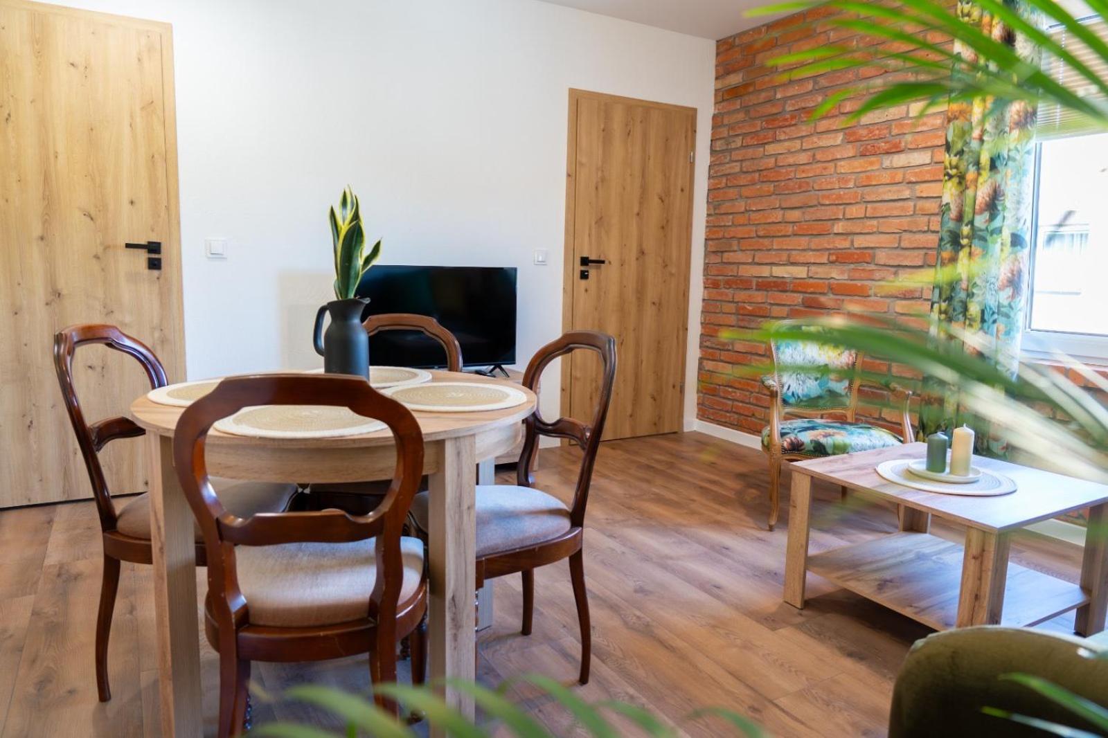 Cztery Pory Roku Appartement Wiele Buitenkant foto
