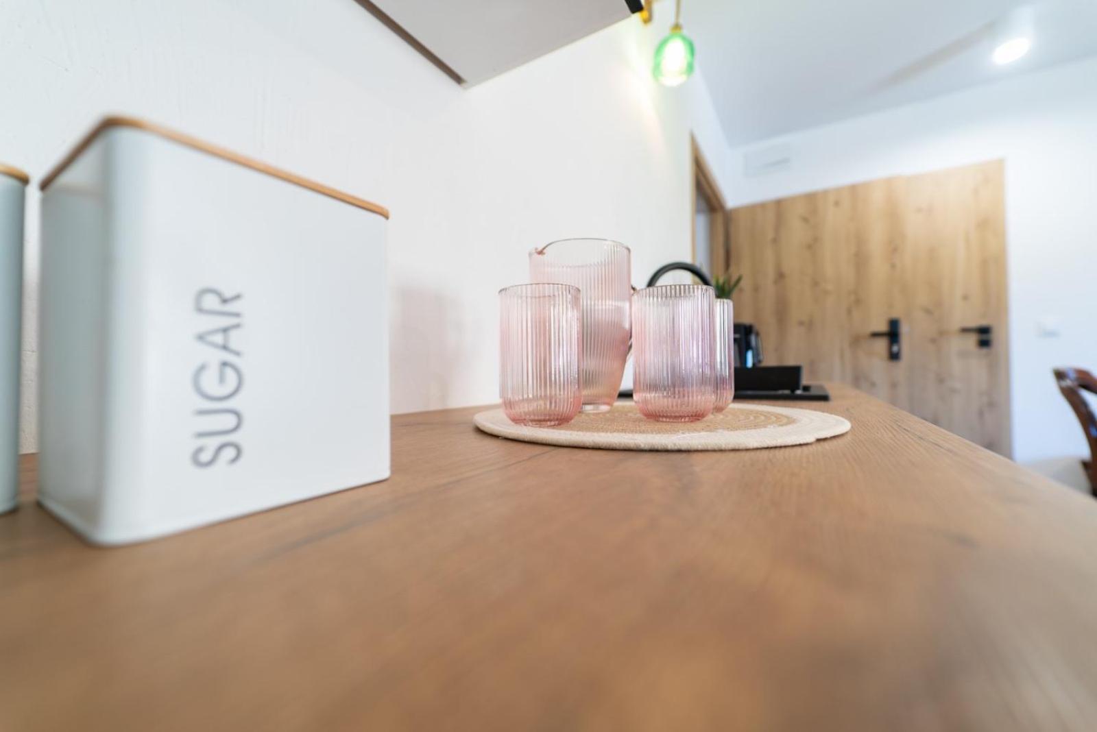 Cztery Pory Roku Appartement Wiele Buitenkant foto