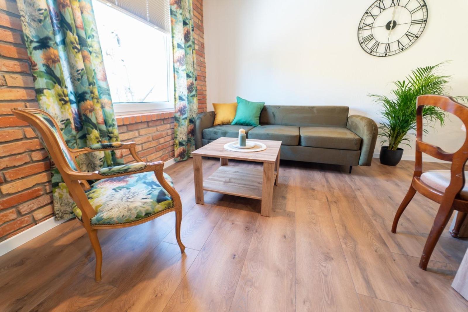 Cztery Pory Roku Appartement Wiele Buitenkant foto