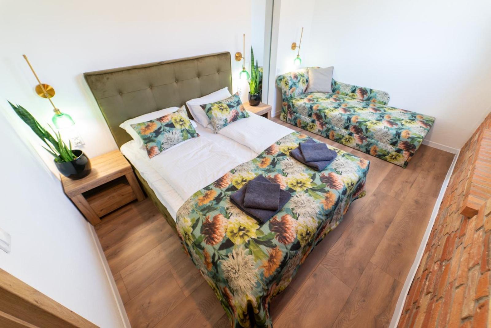 Cztery Pory Roku Appartement Wiele Buitenkant foto