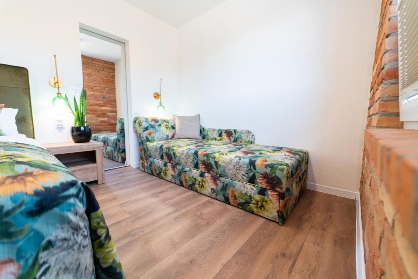 Cztery Pory Roku Appartement Wiele Buitenkant foto