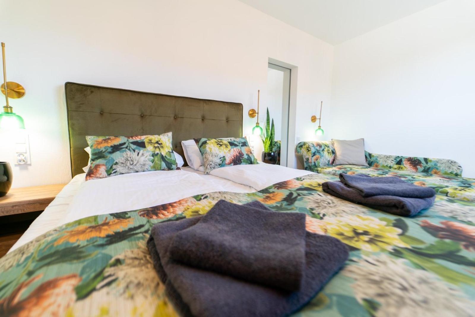 Cztery Pory Roku Appartement Wiele Buitenkant foto