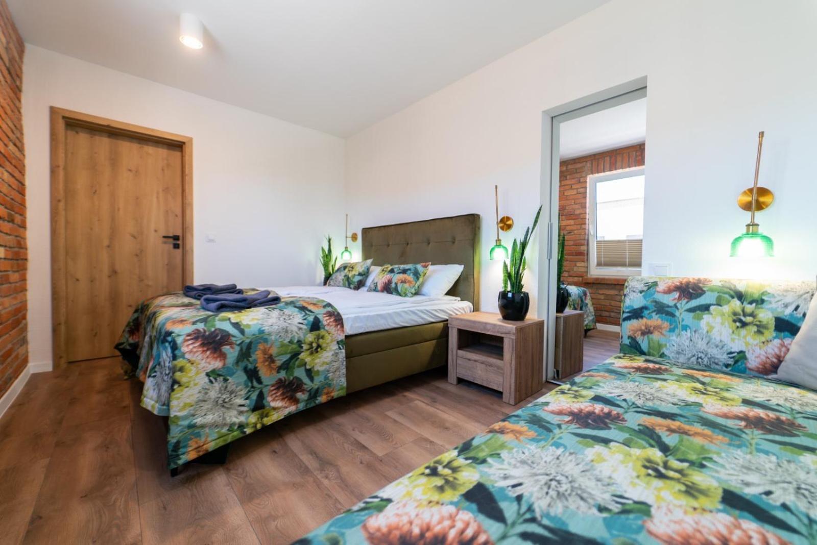 Cztery Pory Roku Appartement Wiele Buitenkant foto