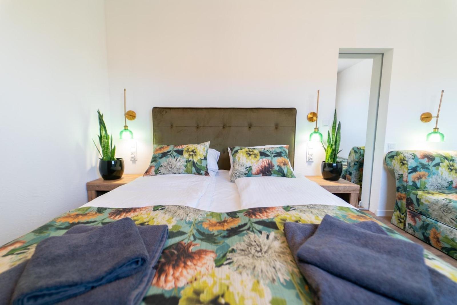 Cztery Pory Roku Appartement Wiele Buitenkant foto