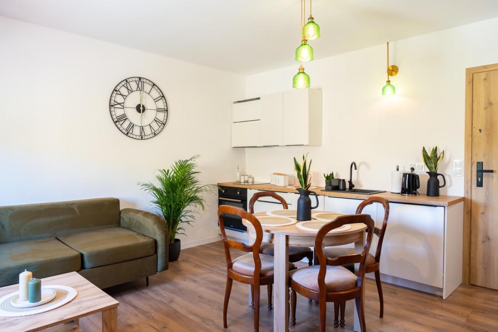 Cztery Pory Roku Appartement Wiele Buitenkant foto